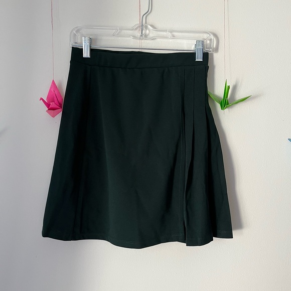 Pleat accent deep green skirt - Picture 1 of 4